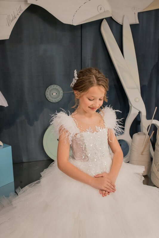 Роскошное белое многослойное Тюлевое платье с аппликацией из перьев, Цветочное платье для девочки на свадьбу, с жемчугом, для дня рождения, для первого причастия, бальные платья