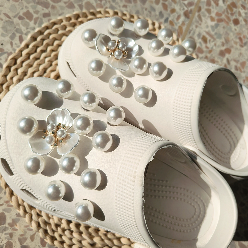 26 buah/set sepatu Dekorasi bunga besar mutiara putih sepatu Croc Jibz pesona untuk sandal klog Aksesori hadiah gadis