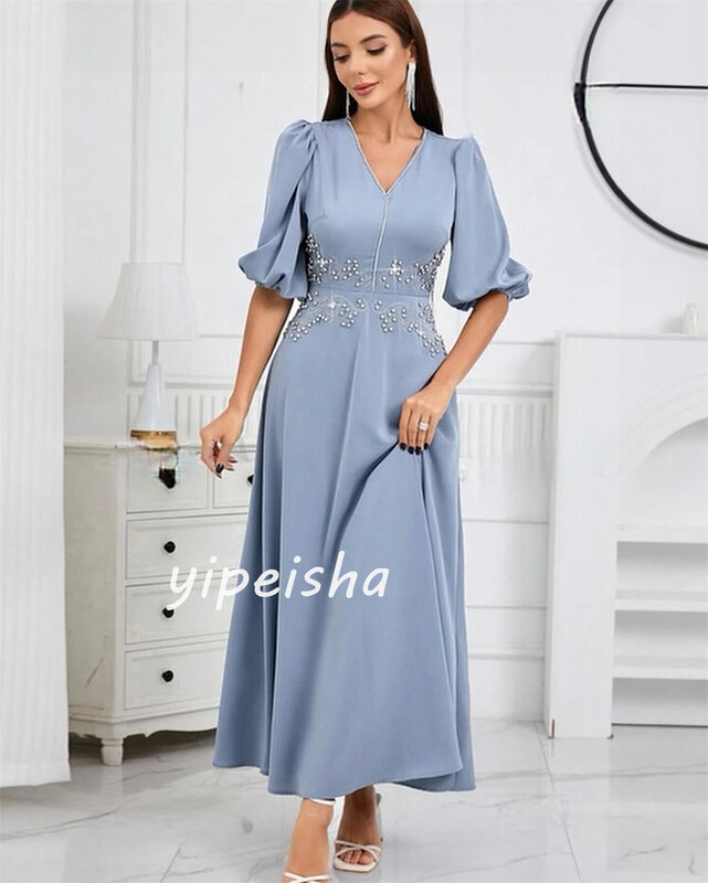 فستان متوسط الطول برقبة على شكل حرف V ، فساتين Quinceanera ذات الطيات ، فستان مناسب حسب الطلب