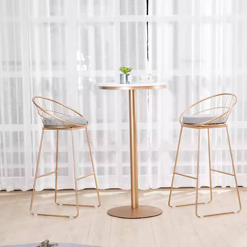 เก้าอี้บาร์กลางแจ้งแบบขาสูงโต๊ะกาแฟเล็กห้องนั่งเล่นหรูหรา