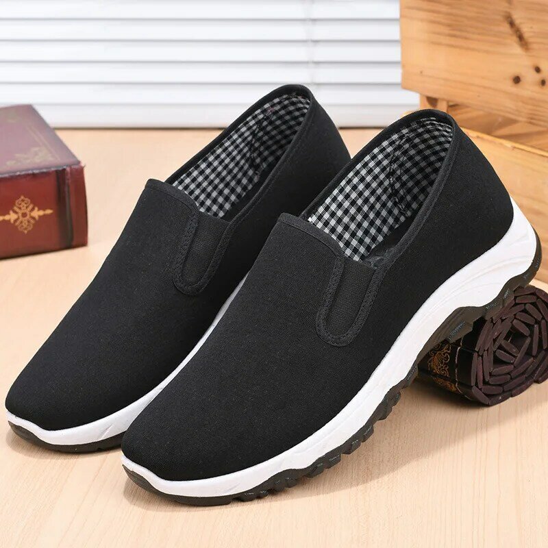 Мужские текстильные туфли, новинка 2023, Мужские дышащие прочные повседневные туфли с защитой от запаха для вождения, черные тканевые туфли для мужчин