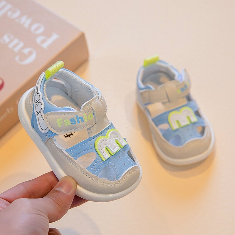 Sepatu berlubang bayi pria, sandal Korea kasual nyaman Musim Panas 2024
