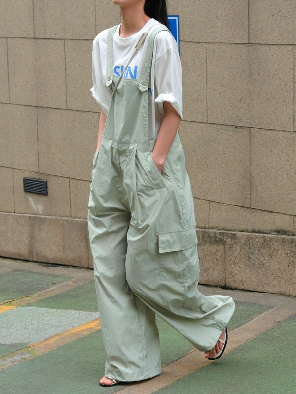 여성 캐주얼 단색 포켓 장식, 느슨한 스트랩 바지, 용수철 여름