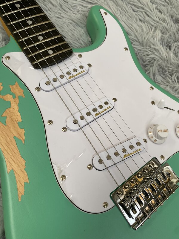 High pitch electric guitar，Personality worn, cyan, classic six-string，vibrato system