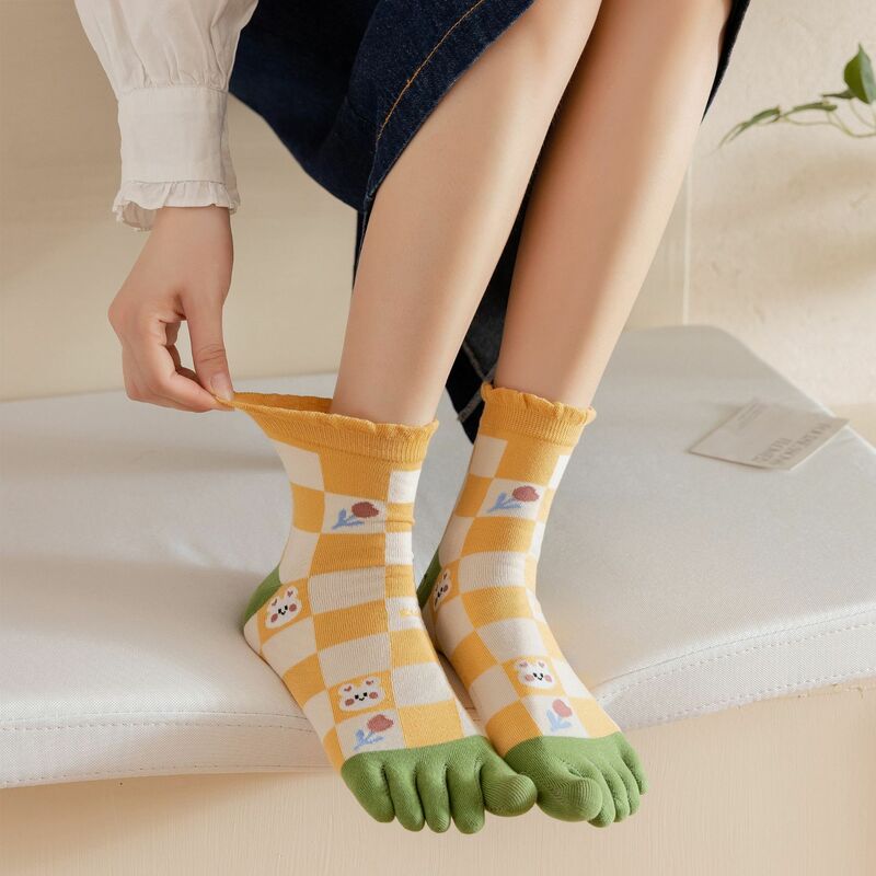 Womens Autumn And Winter Pure Cotton Five Finger Socks Printed Split Toe Socks Vintage Comfortable Socks