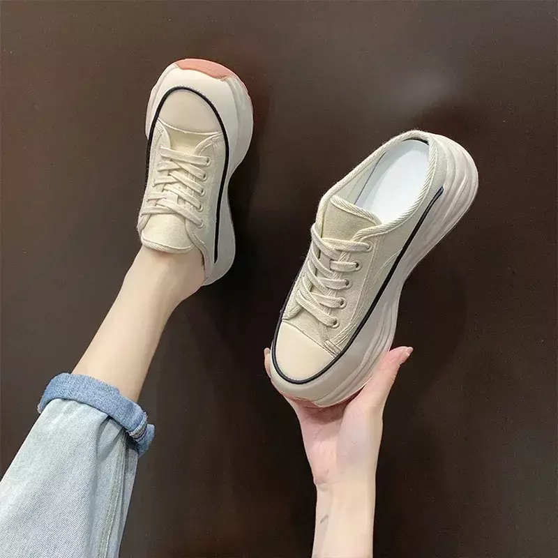 Sandal wanita 2024 musim panas tren baru Baotou setengah sandal pakaian luar serbaguna kasual renda kanvas sandal sepatu Platform