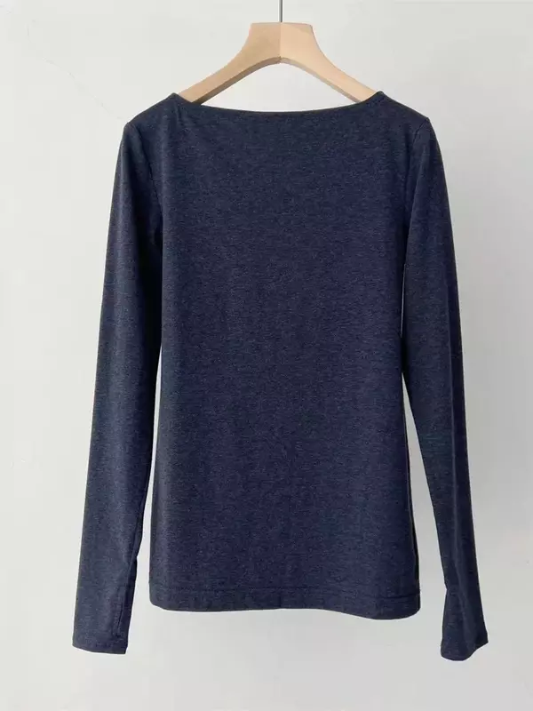 Sweter damski 100% wełniany głęboki dekolt prosty, dopasowany jesienno-zimowy pulower w jednolitym kolorze