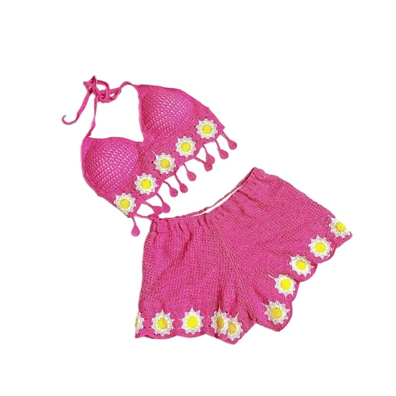Праздничный пляжный наряд для женщин. Летний комплект из вязаного крючком ажурного топа и шорт.