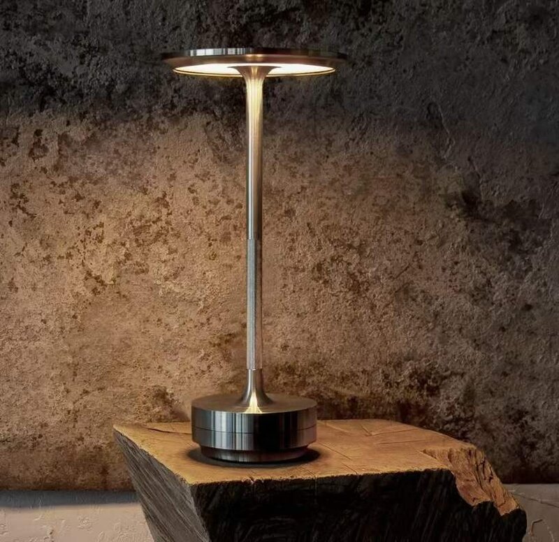مصباح طاولة ليد حديث يعمل باللمس لغرفة المعيشة ، شريط إضاءة سطح المكتب ، USB ، مواد معدنية ، تصميم بسيط