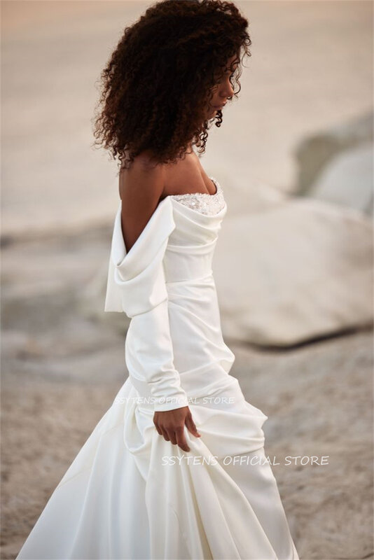 美しい花嫁のドレス,長い袖,裸の肩,裸の肩,セクシー,魅力的