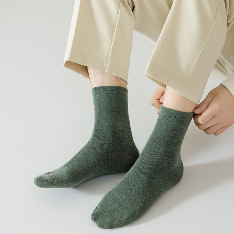 8 Paar Männer Mid Socken einfarbig atmungsaktiv bequem im Herbst Winter Schweiß absorbierend hochwertige Casual Socken Sport