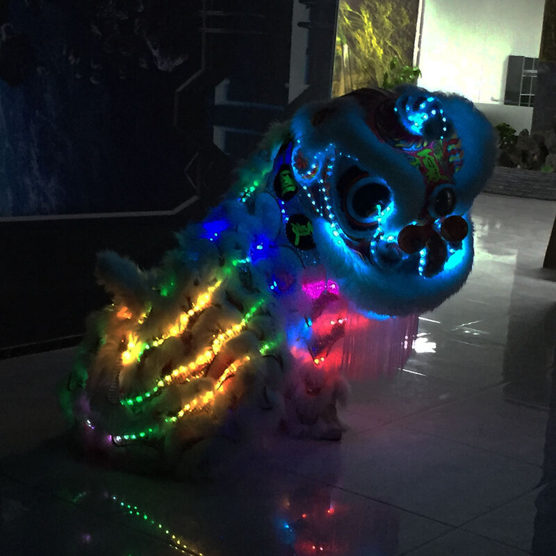 Halloween Weihnachten Neujahr zeigen traditionelle chinesische Volks löwen tanz leuchten südlichen Foshan Löwen Kostüm