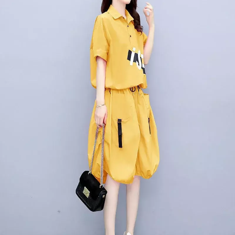 Модный комплект из двух предметов, Женский однотонный комплект с принтом и комбинированными брюками до колена, летняя Свободная Повседневная футболка с воротником-поло, женская одежда