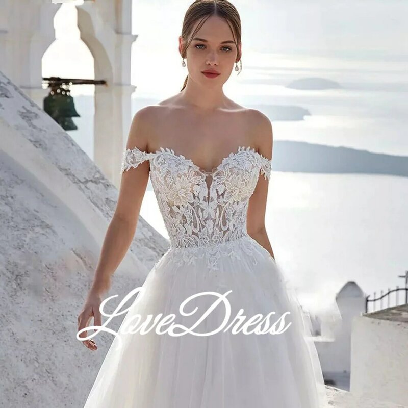 # LD78 ukochana suknie ślubne z odkrytymi ramionami koronkowe aplikacje plażowe w linii suknia ślubna guziki Train Vestido De Novia