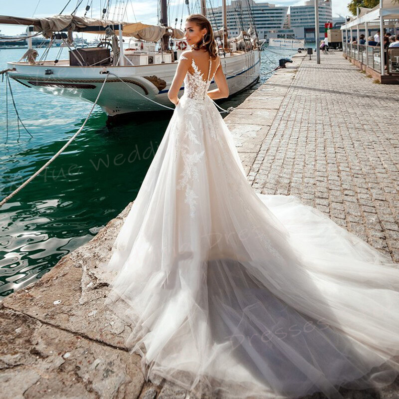 매력적인 섹시한 A 라인 여성용 웨딩 드레스, 절묘한 레이스 아플리케, 신부 가운, 단추 일루전