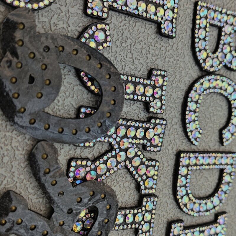 2024 nowe haft ze strasem naszywki kryształowe alfabet literowy naklejki DIY diamentowe tkaniny akcesoria do torebek sukienka