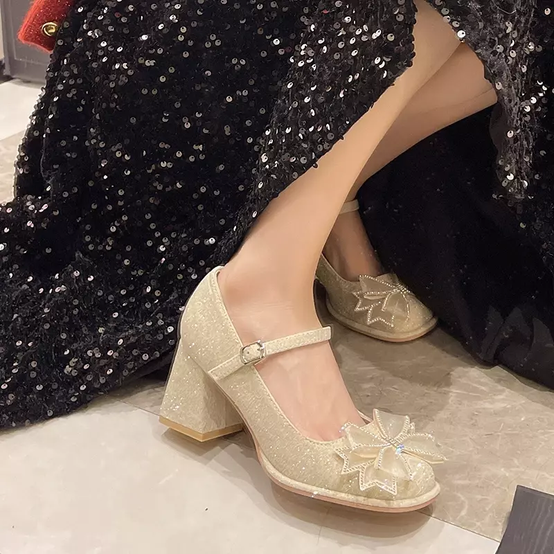 รองเท้างานแต่งงานรองเท้าส้นสูง French Marilyn สำหรับผู้หญิงในฤดูใบไม้ผลิ/ฤดูร้อน/ฤดูใบไม้ร่วง2024ผ้าไหมใหม่, เพชรน้ำ, สายดอกไม้, รองเท้าส้นสูง