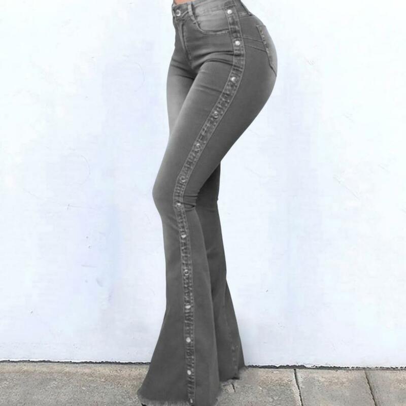 Женские расклешенные джинсовые брюки с множеством карманов