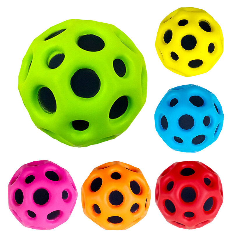 Palla con foro ad alta resilienza palla rimbalzante morbida Anti-caduta a forma di luna palla rimbalzante porosa giocattolo per interni Design ergonomico antistress per bambini
