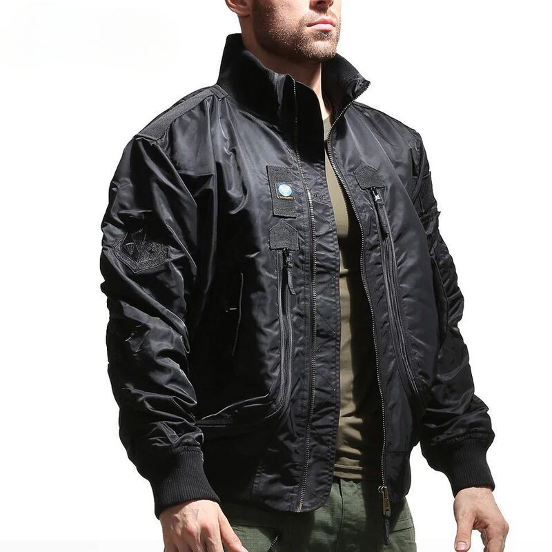 Куртка мужская демисезонная, с воротником-стойкой и несколькими карманами