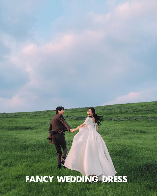 Extravagante simples vestido de casamento quadrado pescoço, Photo Shoot coreano, manga curta, uma linha vestido de noiva, comprimento do chão, espartilho traseiro, feito sob encomenda