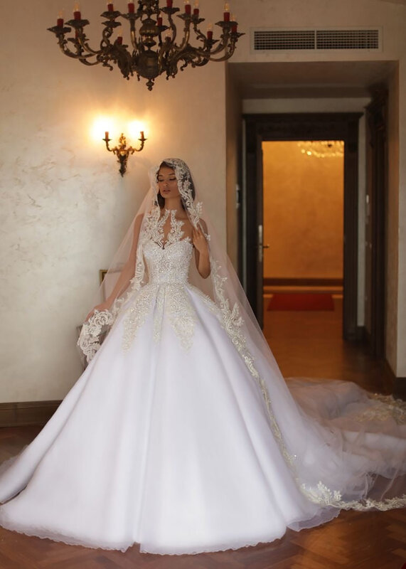 Elegant Ball Gown Wedding Dresses Sleeveless V Neck 3D Lace Layer Halter Appliques Ruffles Beads Bridal Gowns Vestina De Novia