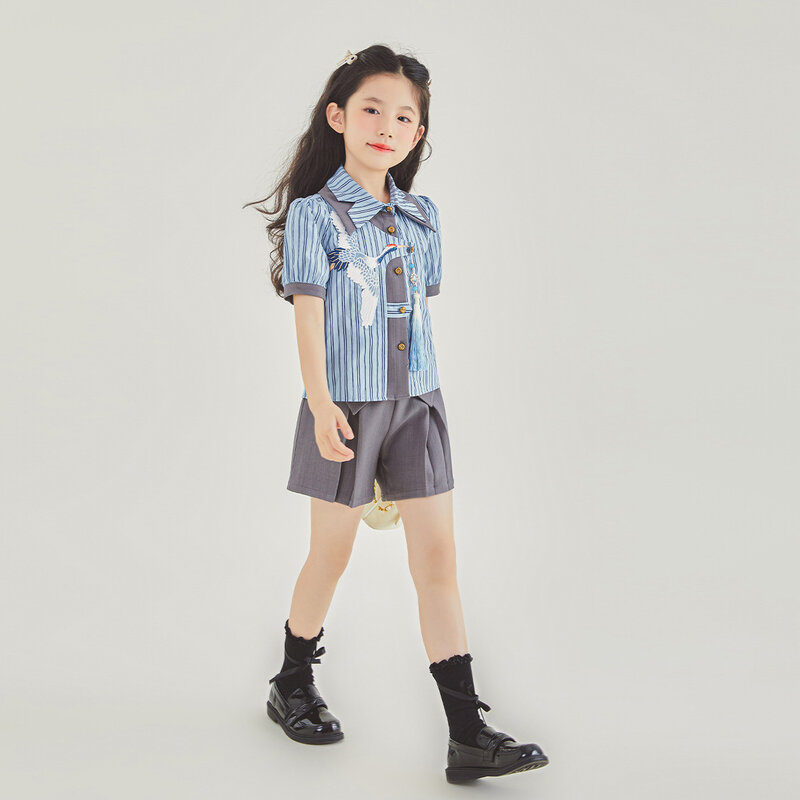 Zestaw ubrań dla juniorek dzieci dziewczynka kołnierz z wiązaniem w kokardę koszula kontrastowy, w paski + nieregularne szorty dla dzieci stylowy kombinezon akademicki