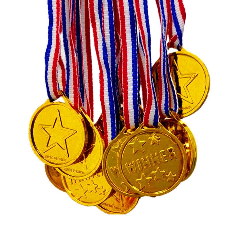 100pcs Crianças Gold Plastic Winners Medalhas Sports Day Party Bag Prêmio Prêmios Brinquedos Para decoração do partido