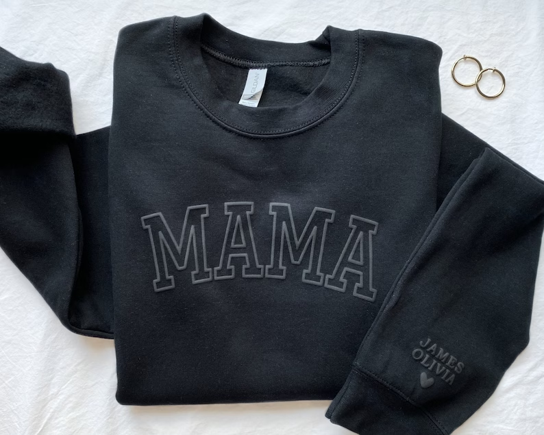 Sudadera de mamá personalizada con nombres de niños en la manga, suéter de mamá fresco minimalista, regalo de cumpleaños para mamá