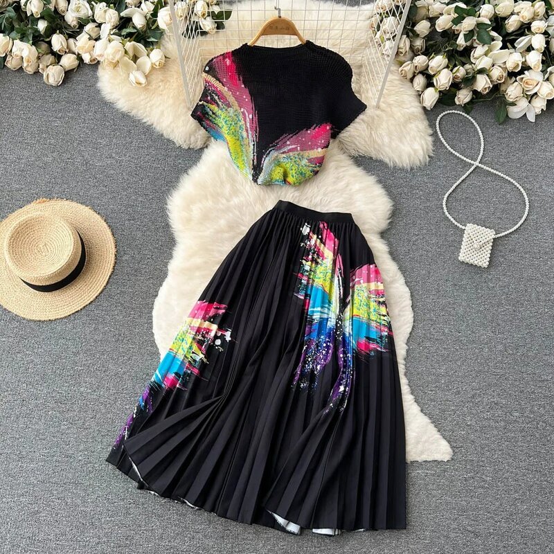 Fashionable and Trendy Printed Short T-shirt Top Two-piece Set for Women's Summer High Waisted Mid Length Pleated Skirt Set