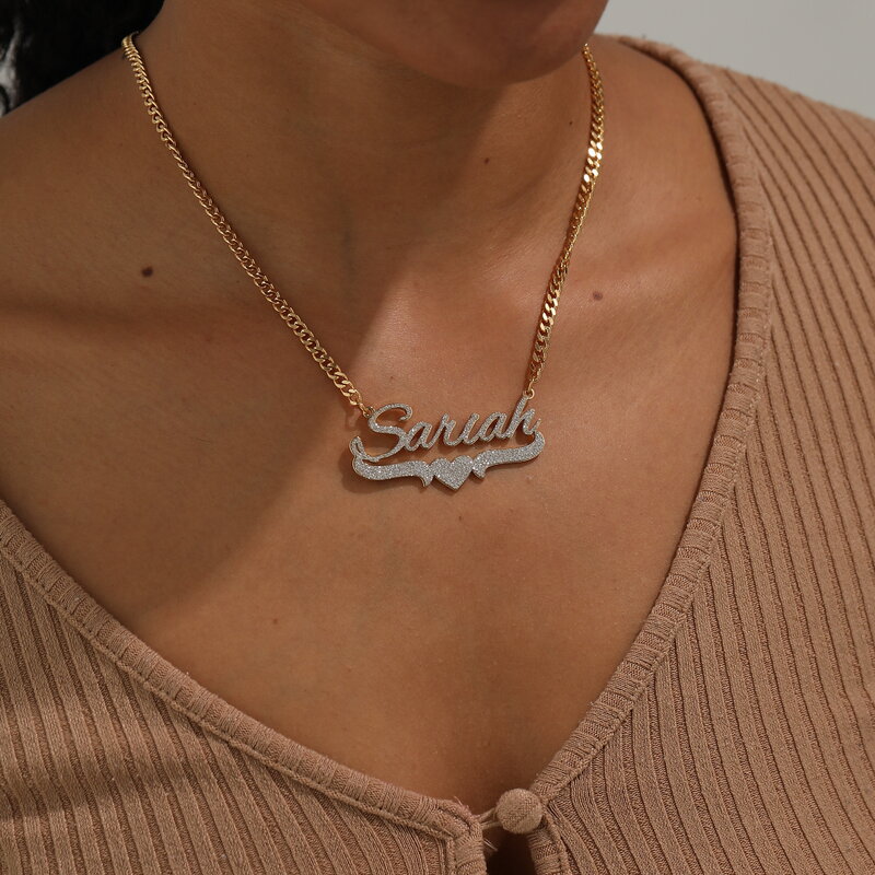 Niestandardowy naszyjnik z imieniem i nazwiskiem Bling w kształcie serca, spersonalizowany naszyjnik z tabliczką znamionową, ręcznie robiony łańcuszek z naklejkami dla niej