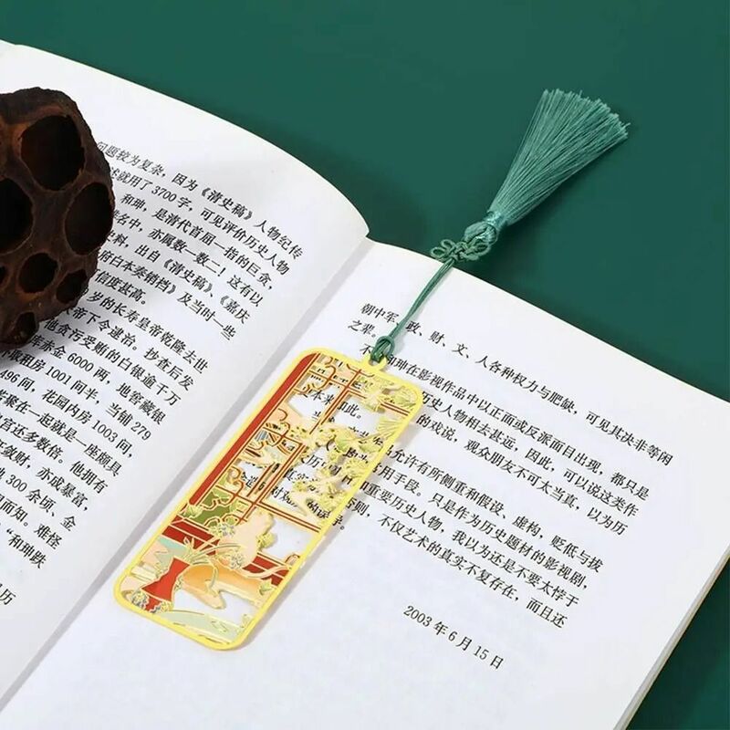 Dengan liontin rumbai pembatas buku berongga gaya Cina berlubang pembatas buku gaya Cina logam emas pembatas Buku baca