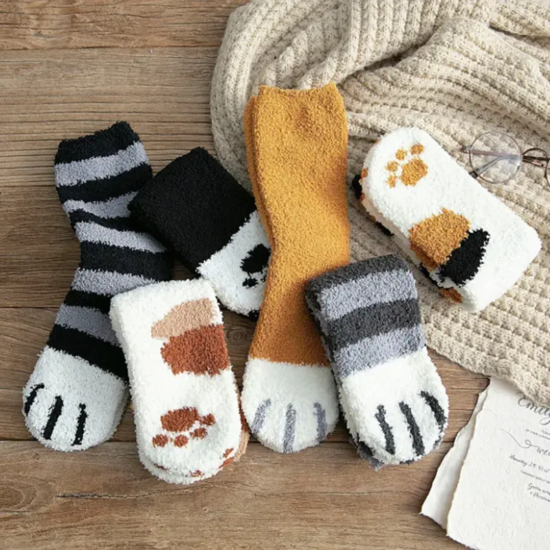 Модные осенне-зимние носки с мультяшным принтом для сна, эластичные удобные носки в стиле Харадзюку с кошачьими лапками, милые утепленные носки из кораллового флиса для девочек