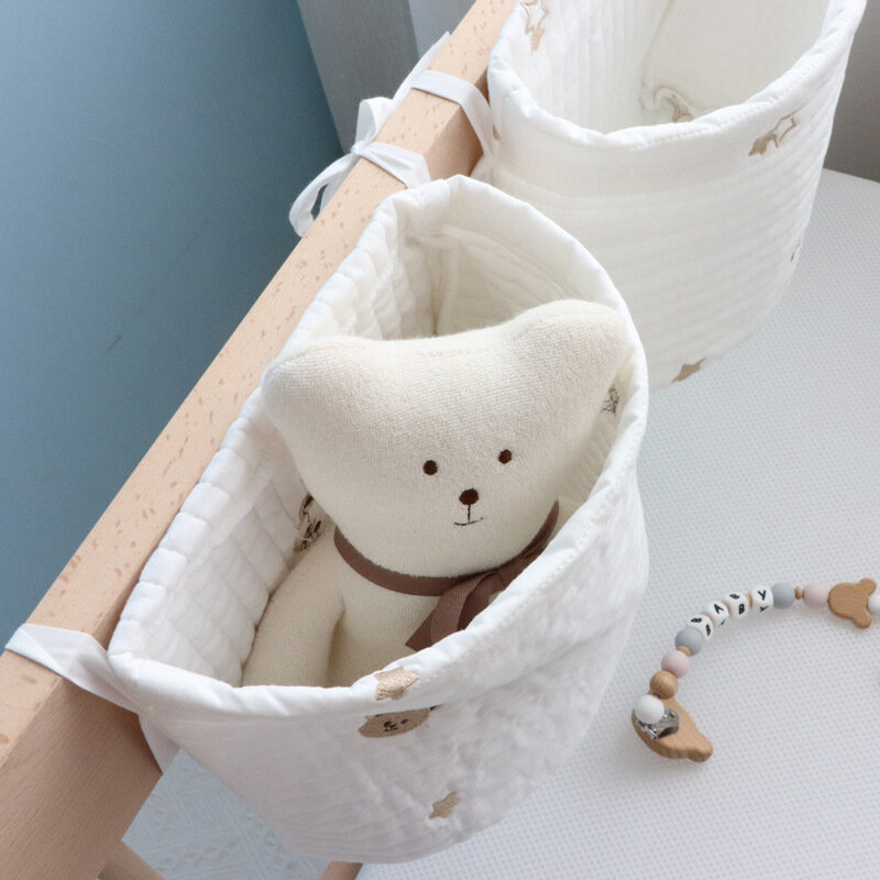 Neue weiße Cartoon Nachttisch Aufbewahrung tasche aus reiner Baumwolle geste ppte bestickte kleine Tasche Babybett multifunktion ale Aufbewahrung tasche