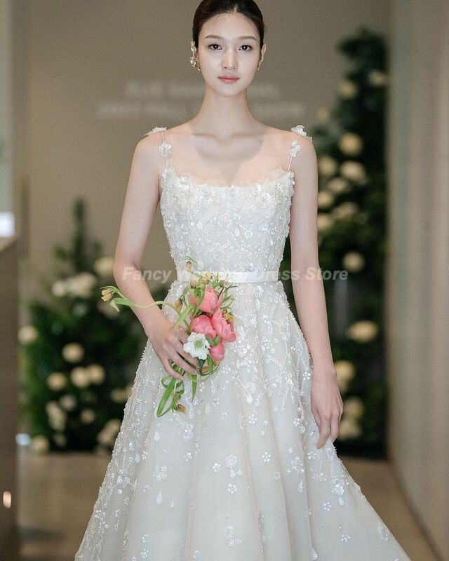 Fancy Luxury Lace A Line Wedding Dress Korea Photoshoot Spaghetti Straps Square Neck Bridal Gown Sleeveless 웨딩드레스 Custom Made