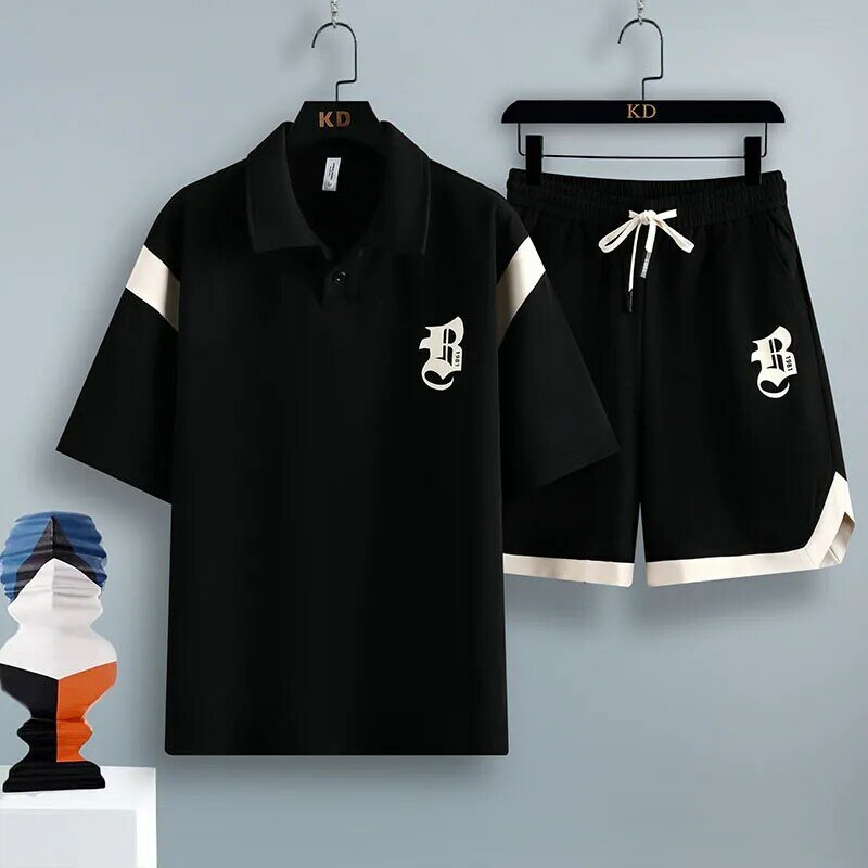 Set pakaian olahraga pria, dua potong baju celana pendek leher bulat warna yang cocok musim panas 2024
