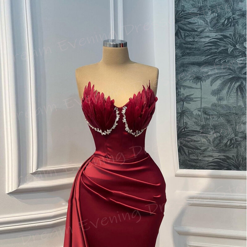 2024 beliebte rote Frauen Meerjungfrau bescheidene Abendkleider träger lose Feder Perlen Ballkleider Plissee Robe de Soirée Luxe Elégante