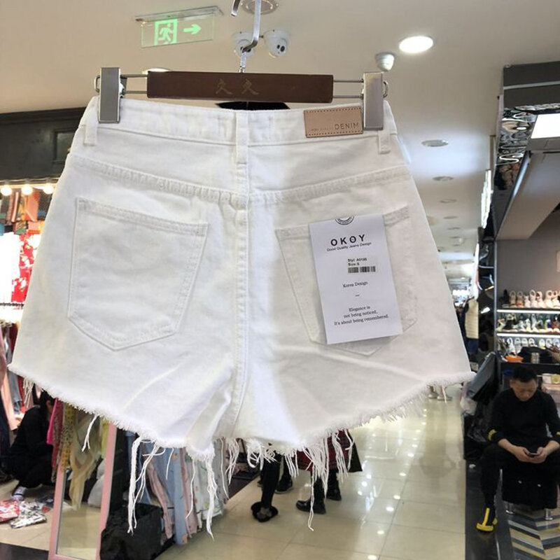 Celana pendek Denim wanita, celana jins pendek model Korea pinggang tinggi tepi kasar, celana Denim kancing dasar Musim Panas 2024