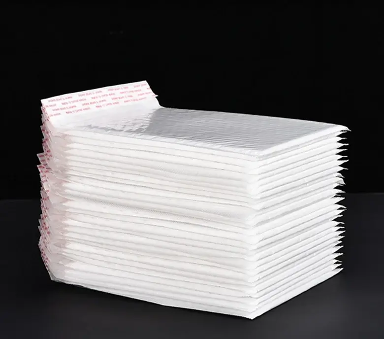 50/30/10個パッケージング郵送ためバブルメーラー卸売白封筒ギフトの自己シール無料バッグバブル封筒