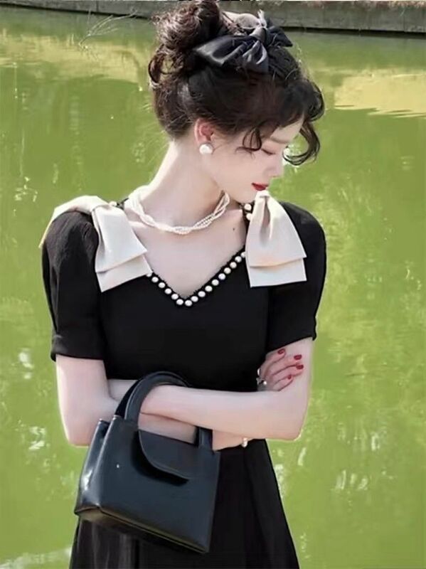 Gaun wanita hitam elegan gaya Tiongkok gaun musim panas leher-v mutiara lengan pendek mode baru Oriental wanita OL Vintage