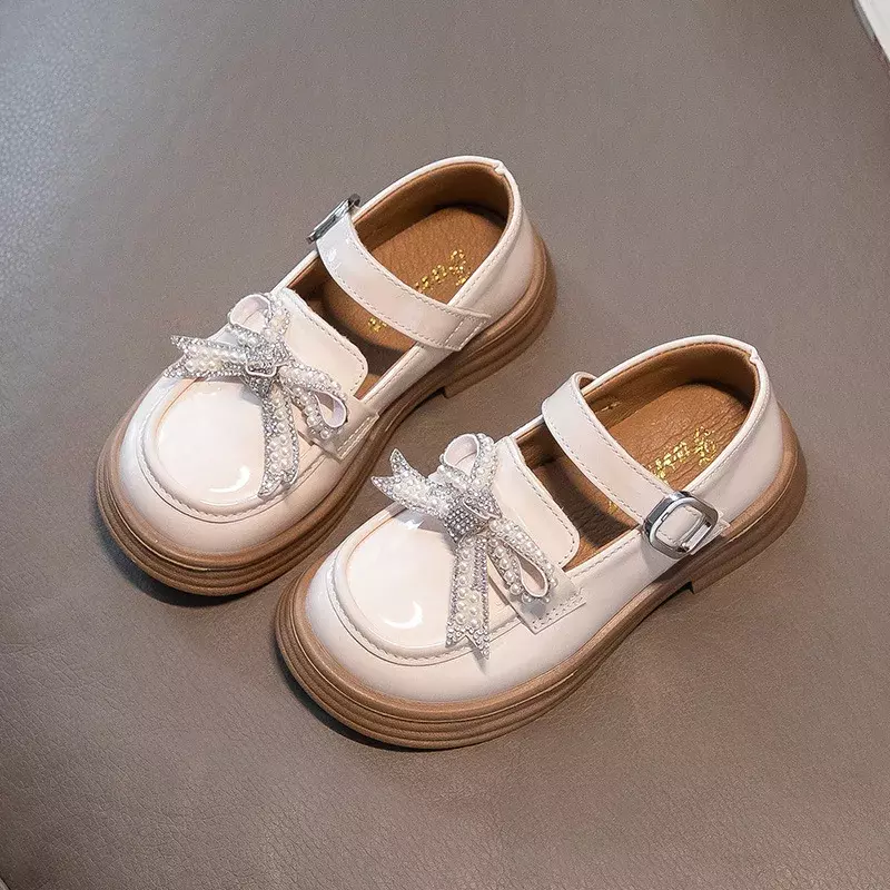 2024 autunno nuove ragazze scarpe in pelle moda fiocco di perle scarpe da bambina bambini appartamenti tacchi scarpe da principessa per bambini J16