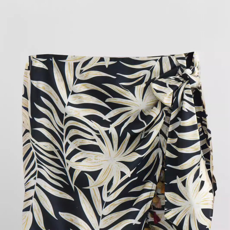 Mini saia curta com estampa assimétrica feminina, borla decorada, moda feminina, rua, verão, 2024