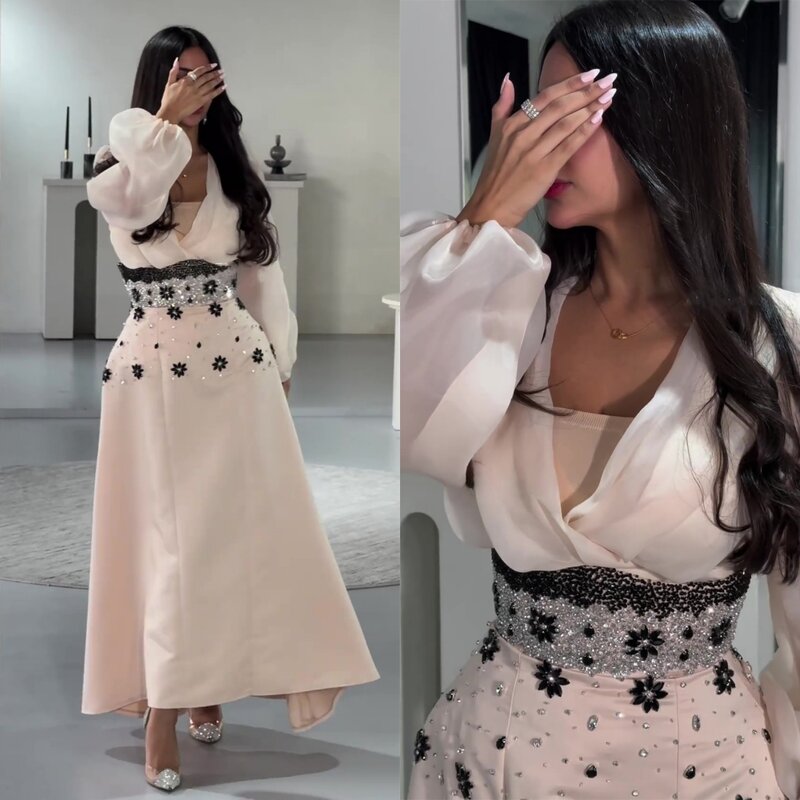 Prom Dress Saudi Arabia Classic Moderne Stijl Formele Avond V-Hals A-Lijn Kralen Bloemen Satijn Op Maat Gemaakte Gelegenheid Jurken