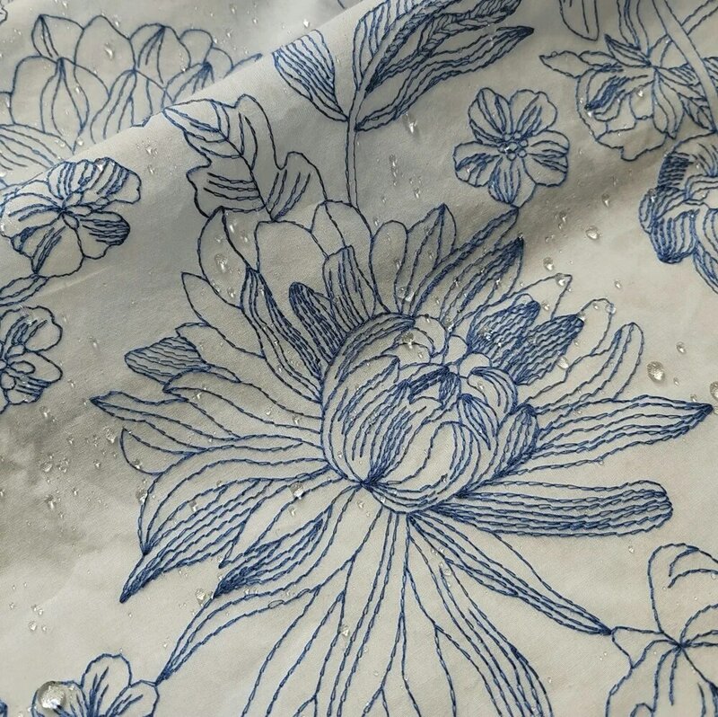 Blauer Elfenbein Baumwolle oder Leinen Viskose Stickstoff für Frau Hemd Hemd Kleidung mit großen Blumen Pattarn Nähen von 2 Meter