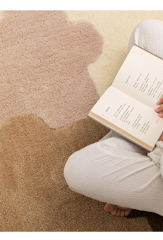 Una alfombra suave imprescindible para un dormitorio acogedor, llena tus pies de calor
