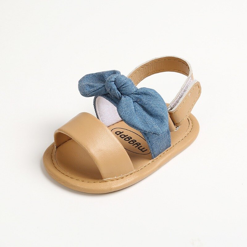 أحذية صيفية للأطفال حديثي الولادة 2023 أحذية برنسيس للبنات وحديثي الولادة صنادل مسطحة بنعل ناعم من البولي يوريثان أحذية مناسبة لسرير الأطفال من عمر 0 إلى 18 شهرًا