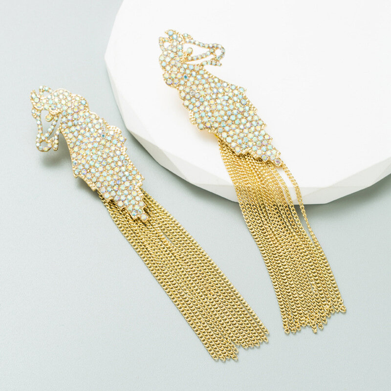 Catene in metallo dorato nappa piena di strass ippocampo orecchini lunghi per le donne gioielli popolari di strada esagerati di nuova moda