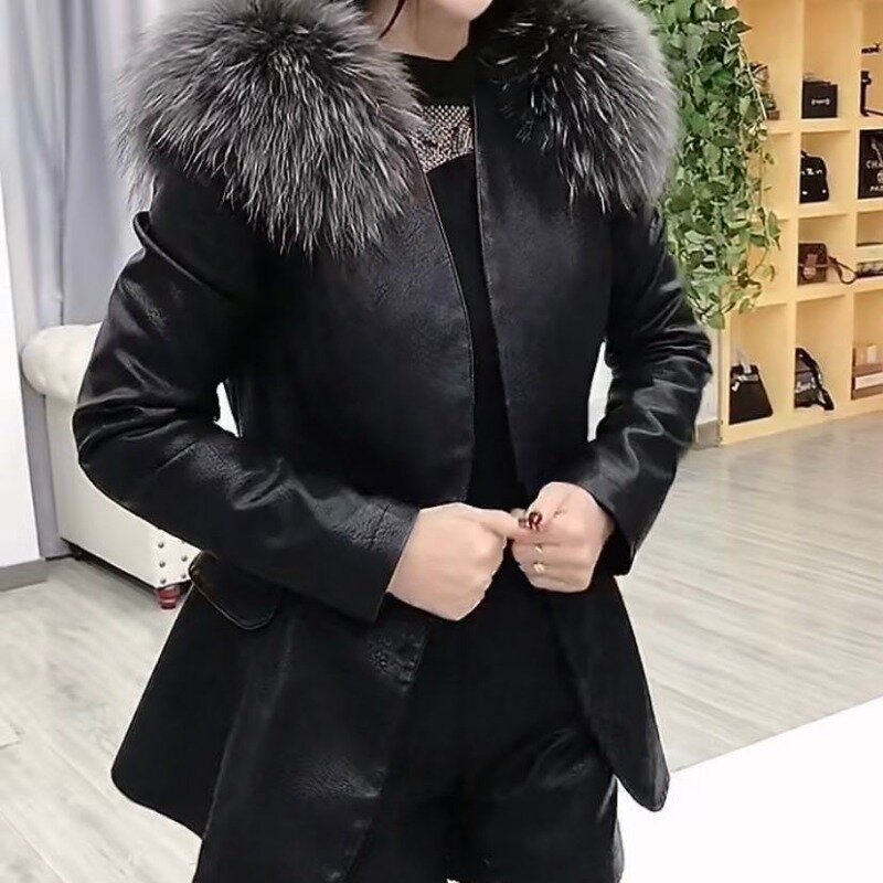 Женский кожаный комплект из двух предметов, куртка с воротником из натурального меха и шорты в стиле интернет-знаменитостей, Осень-зима 2023