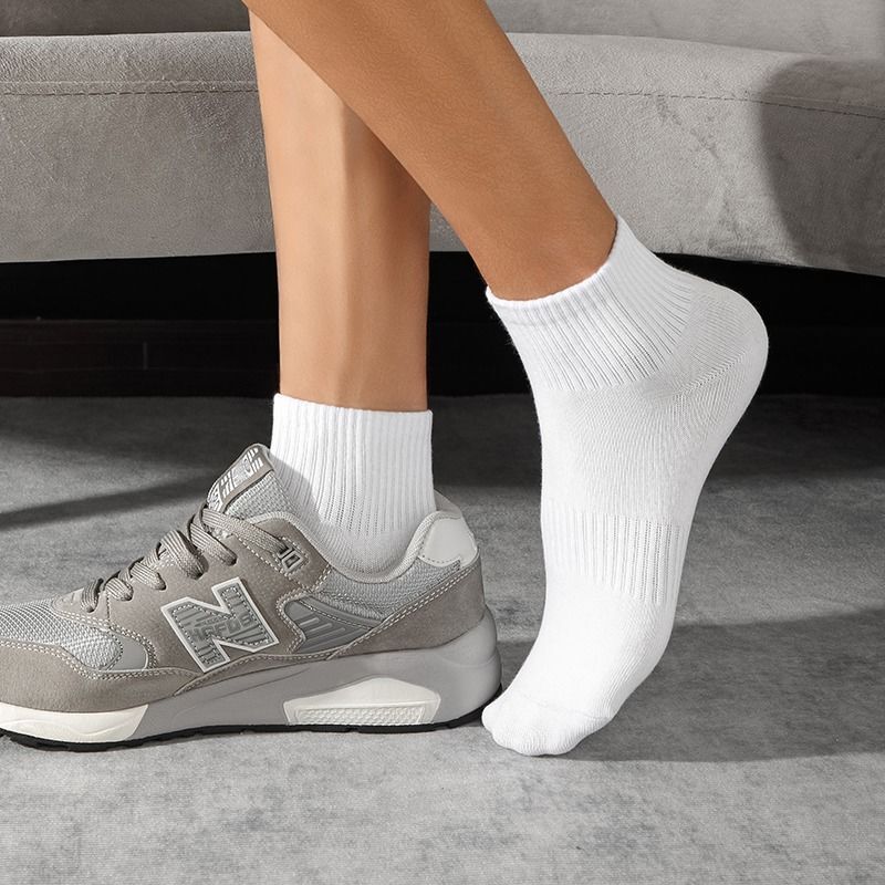 ถุงเท้าผู้ชายผ้าฝ้าย100% 5คู่/ล็อตถุงเท้าสีดำสีขาวซึมซับของผู้หญิงถุงเท้ากีฬากันกลิ่นระบายอากาศได้ดีสำหรับฤดูใบไม้ผลิฤดูใบไม้ร่วง