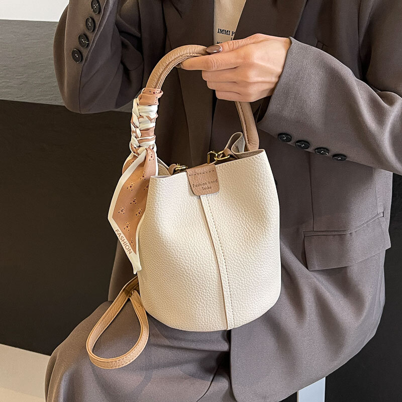Tas kulit PU lembut wanita, tas selempang kapasitas besar, tas bahu tambal sulam untuk wanita, tas pegangan atas mode 2024